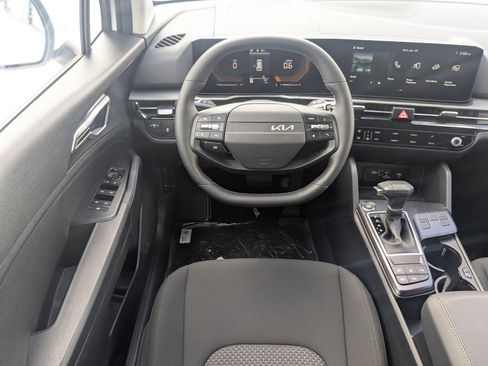 New 2026 Kia Sportage LX FWD image 17