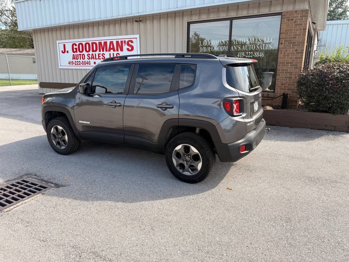 Used 2016 Jeep Renegade Latitude w/ Cold Weather Group AWD/4WD image 2