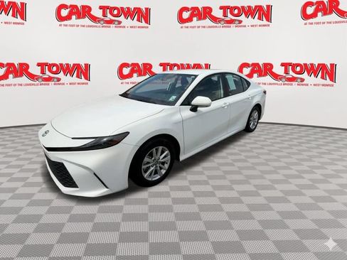 Used 2025 Toyota Camry LE FWD image 4
