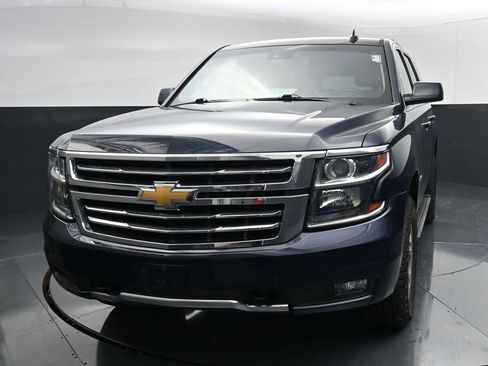 Used 2018 Chevrolet Tahoe LT w/ Luxury Package AWD/4WD image 3