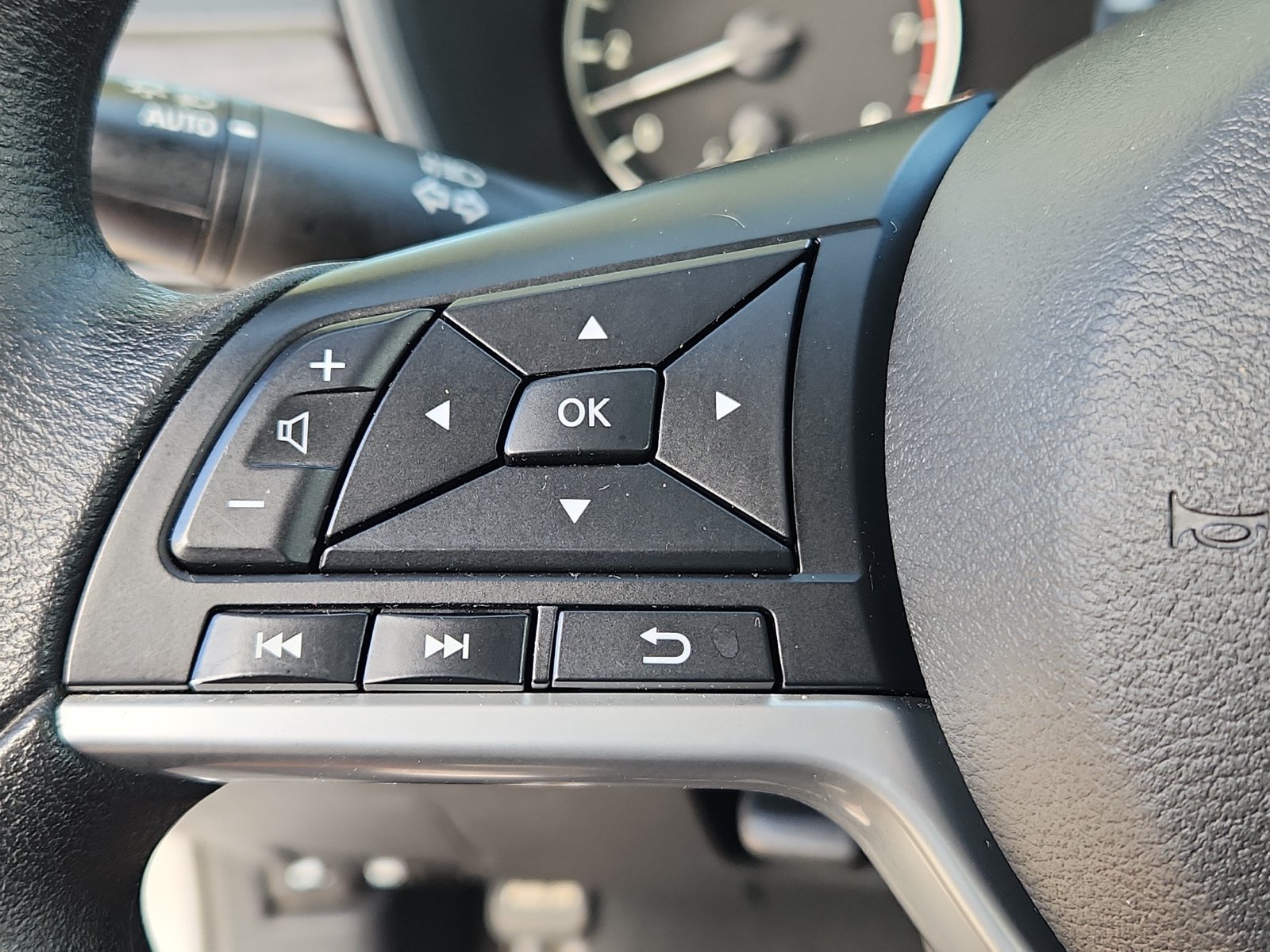 Used 2025 Nissan Altima 2.5 SV FWD image 18