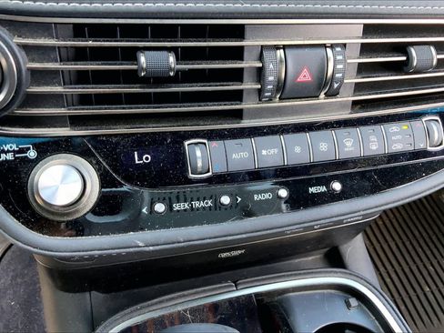 Certified 2022 Lexus LS 500 AWD w/ Interior Upgrade Package image 36
