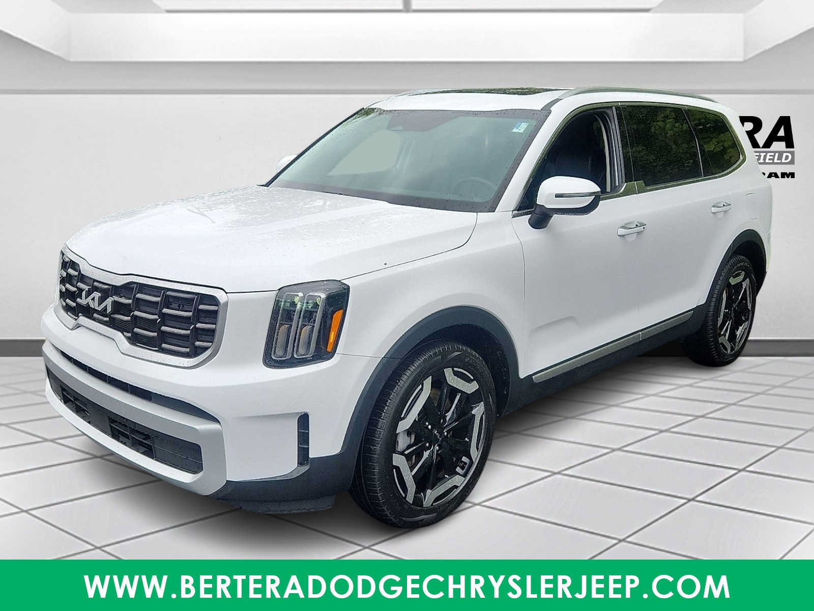 Used 2025 Kia Telluride S AWD/4WD image 3