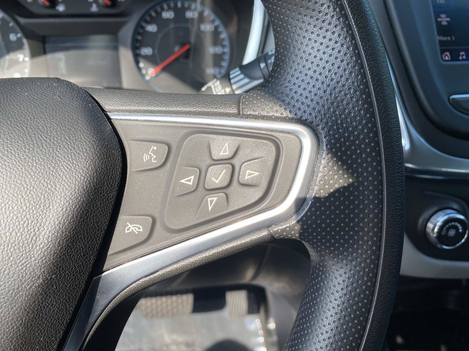 Used 2022 Chevrolet Equinox LS AWD/4WD image 16