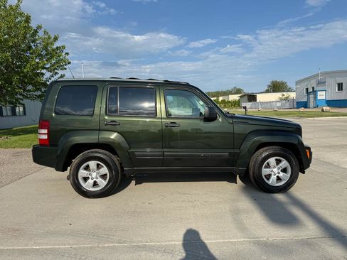 Used 2011 Jeep Liberty Sport w/ Popular Equipment Group AWD/4WD image 4