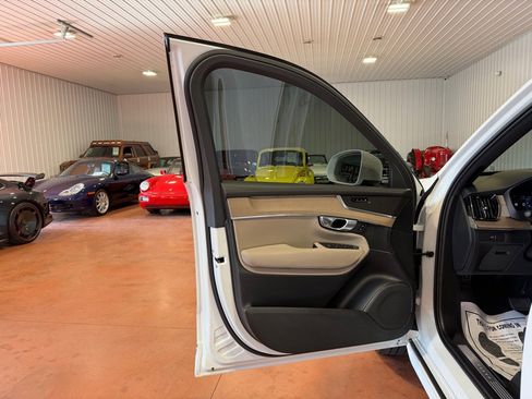 Used 2026 Volvo XC90 B5 Plus w/ Protection Package Premier AWD/4WD image 16