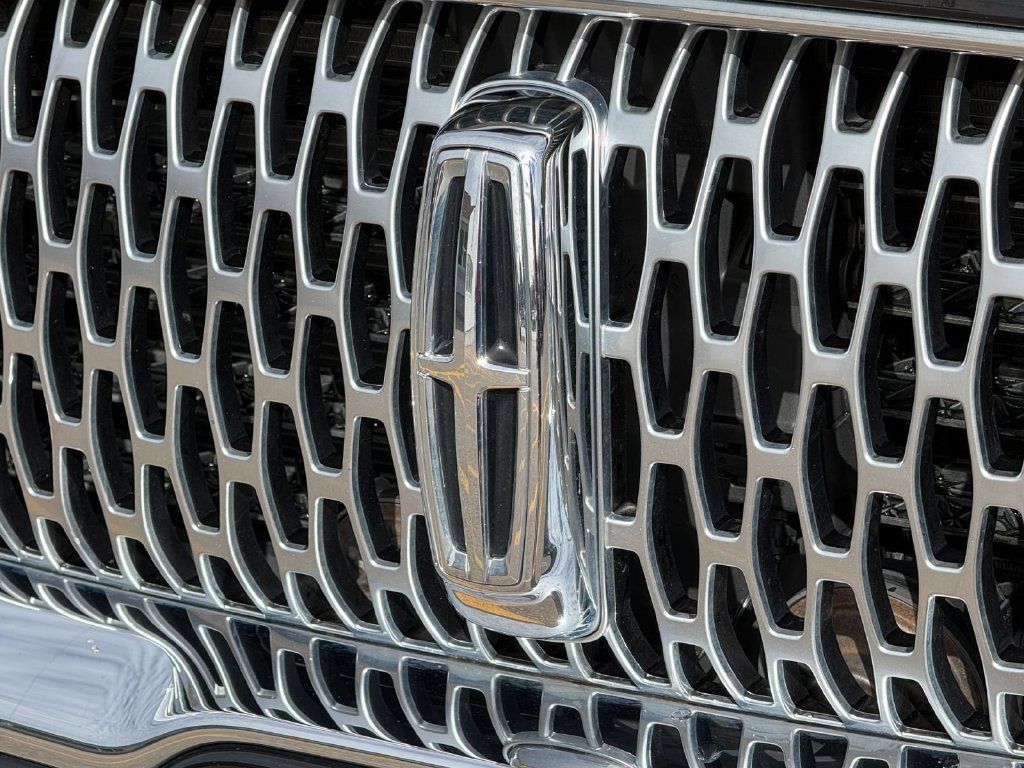 Used 2023 Lincoln Nautilus Reserve AWD/4WD image 9