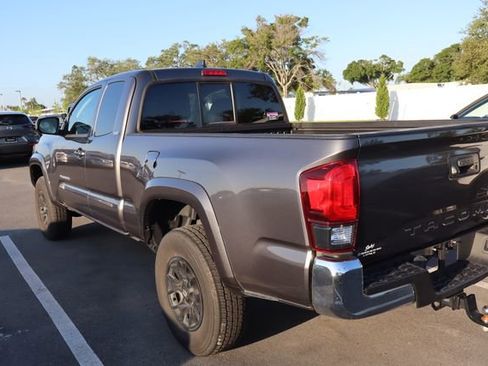 Used 2022 Toyota Tacoma SR5 RWD image 5