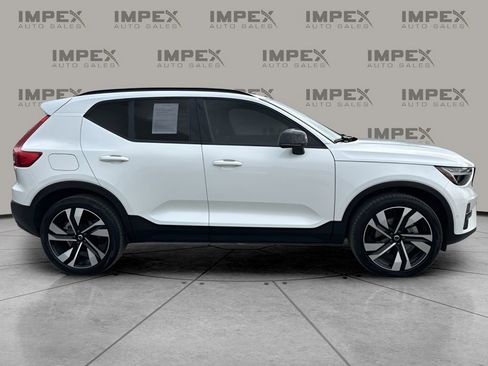 Used 2025 Volvo XC40 B5 Plus image 6