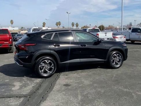 New 2026 Chevrolet Trax LT FWD image 8