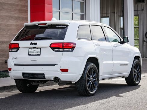 Used 2019 Jeep Grand Cherokee Altitude AWD/4WD image 3
