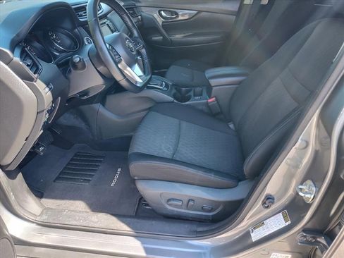 Used 2020 Nissan Rogue SV FWD image 12