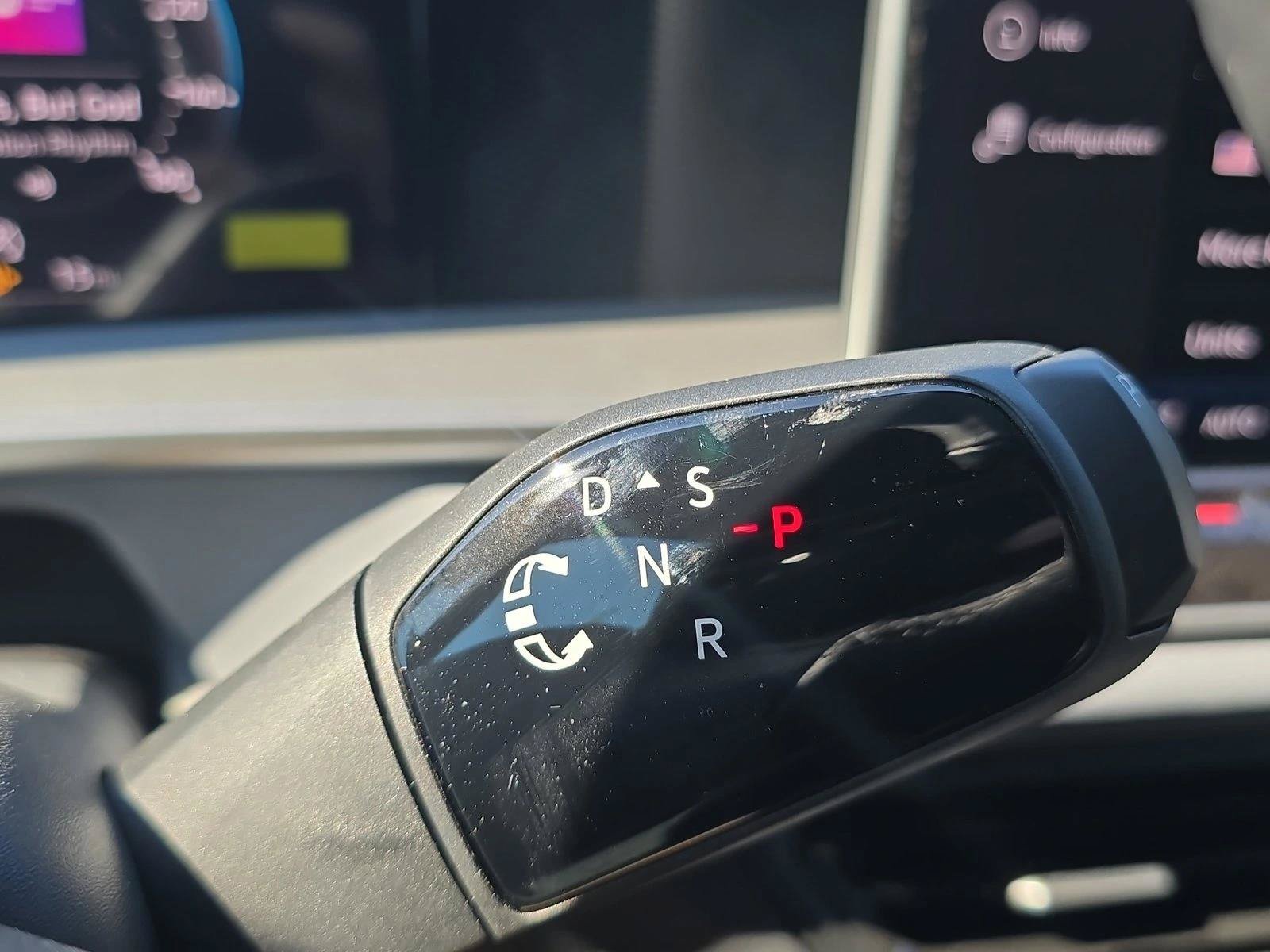 New 2026 Volkswagen Tiguan SE R-Line FWD image 17