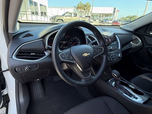 Used 2024 Chevrolet Malibu RS FWD image 17