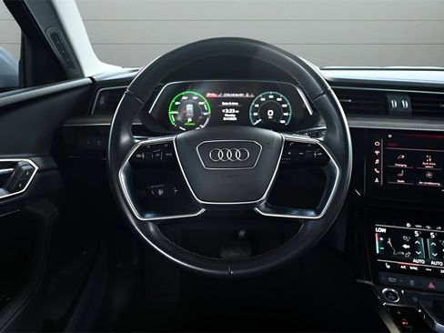 Used 2024 Audi Q8 e-tron Premium image 36