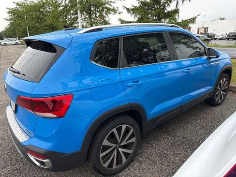Used 2023 Volkswagen Taos SE w/ Panoramic Sunroof Package AWD/4WD image 5
