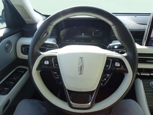 Used 2023 Lincoln Aviator Black Label w/ Dynamic Handling Package AWD/4WD image 12