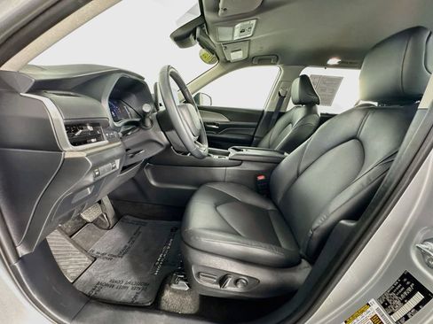 Used 2025 Toyota Grand Highlander FWD image 12