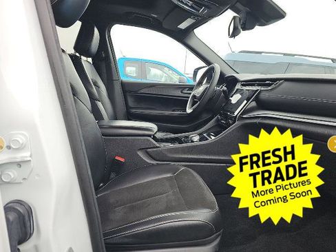 Used 2023 Jeep Grand Cherokee L Laredo image 6