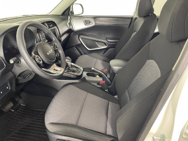 Certified 2022 Kia Soul LX FWD image 2
