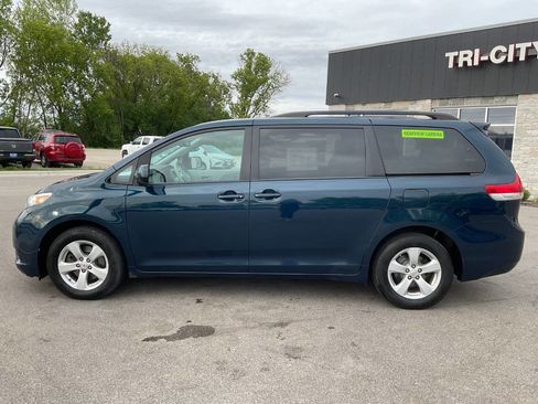 Used 2011 Toyota Sienna LE w/ Preferred Pkg FWD image 3