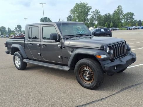 Used 2020 Jeep Gladiator Sport w/ Quick Order Package 24S AWD/4WD image 3