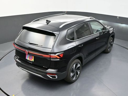 Used 2025 Volkswagen Taos SE image 21