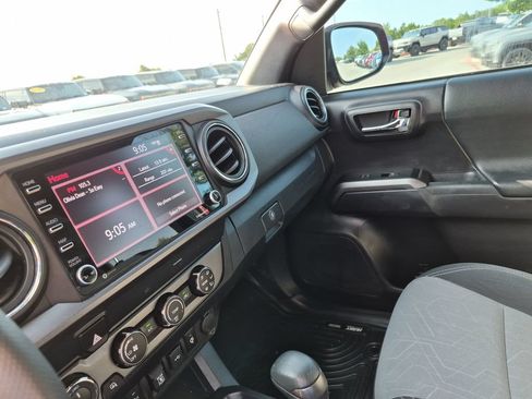Used 2020 Toyota Tacoma TRD Off-Road w/ Technology Package AWD/4WD image 26