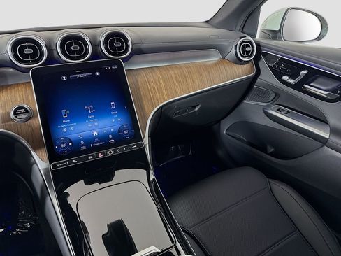 Used 2024 Mercedes-Benz GLC 300 image 22