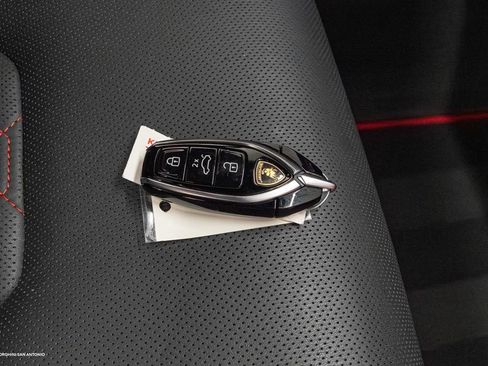 Used 2022 Lamborghini Urus AWD/4WD image 36