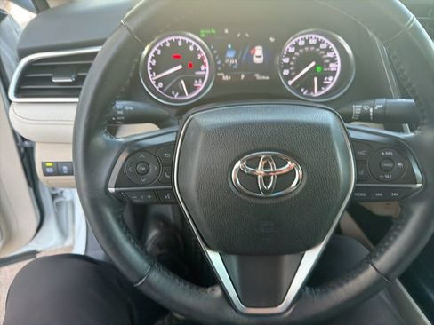 Used 2018 Toyota Camry XLE image 4