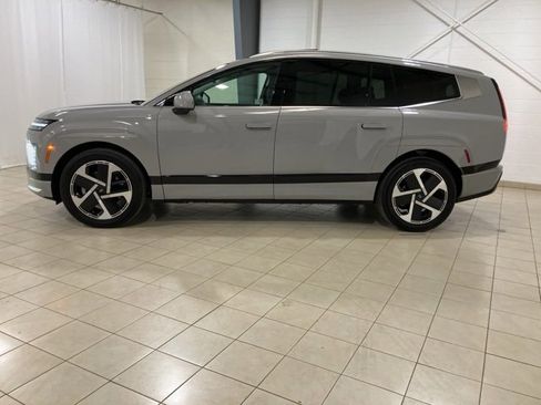 Used 2026 Hyundai Ioniq 9 Calligraphy image 2
