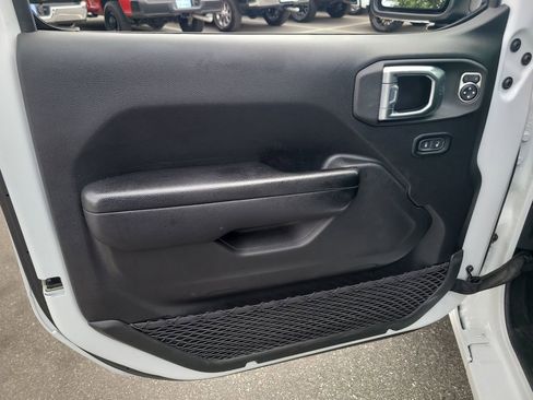 Used 2023 Jeep Gladiator Sport AWD/4WD image 13