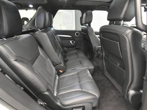 Used 2020 Land Rover Discovery Landmark AWD/4WD image 19