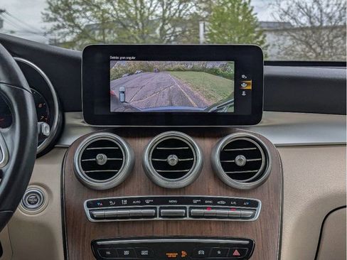 Used 2022 Mercedes-Benz GLC 300 4MATIC w/ Premium Package Lite image 22