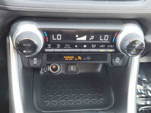 Certified 2022 Toyota RAV4 XLE FWD image 22