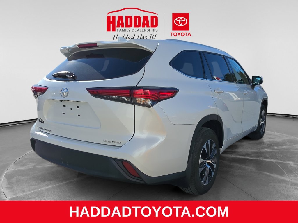 Used 2022 Toyota Highlander XLE AWD/4WD image 6