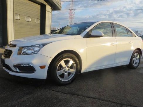 Used 2016 Chevrolet Cruze LT image 4