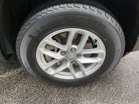 Used 2022 Jeep Grand Cherokee L Laredo w/ Luxury Tech Group I image 10