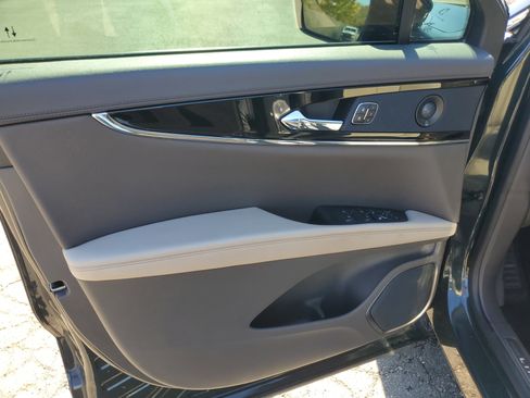 Certified 2022 Lincoln Nautilus Reserve w/ Luxury Package image 10