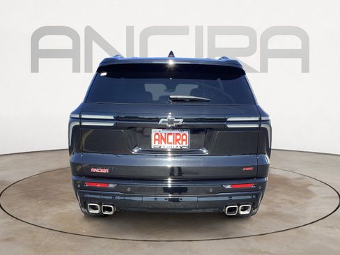 Used 2025 Chevrolet Traverse RS FWD image 13