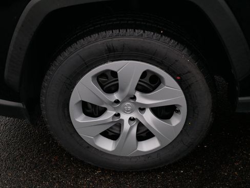 Certified 2024 Toyota RAV4 LE AWD/4WD image 15