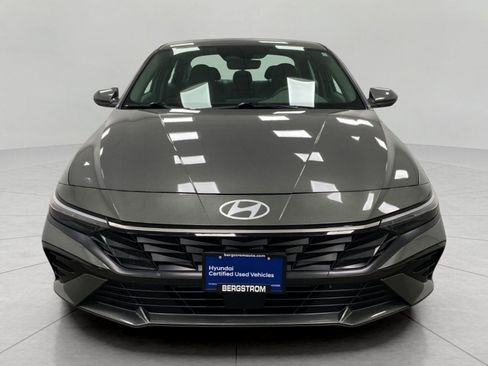 Certified 2025 Hyundai Elantra SEL FWD image 9