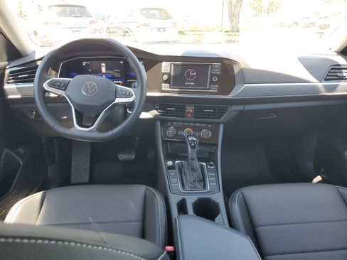 Certified 2022 Volkswagen Jetta SE FWD image 14