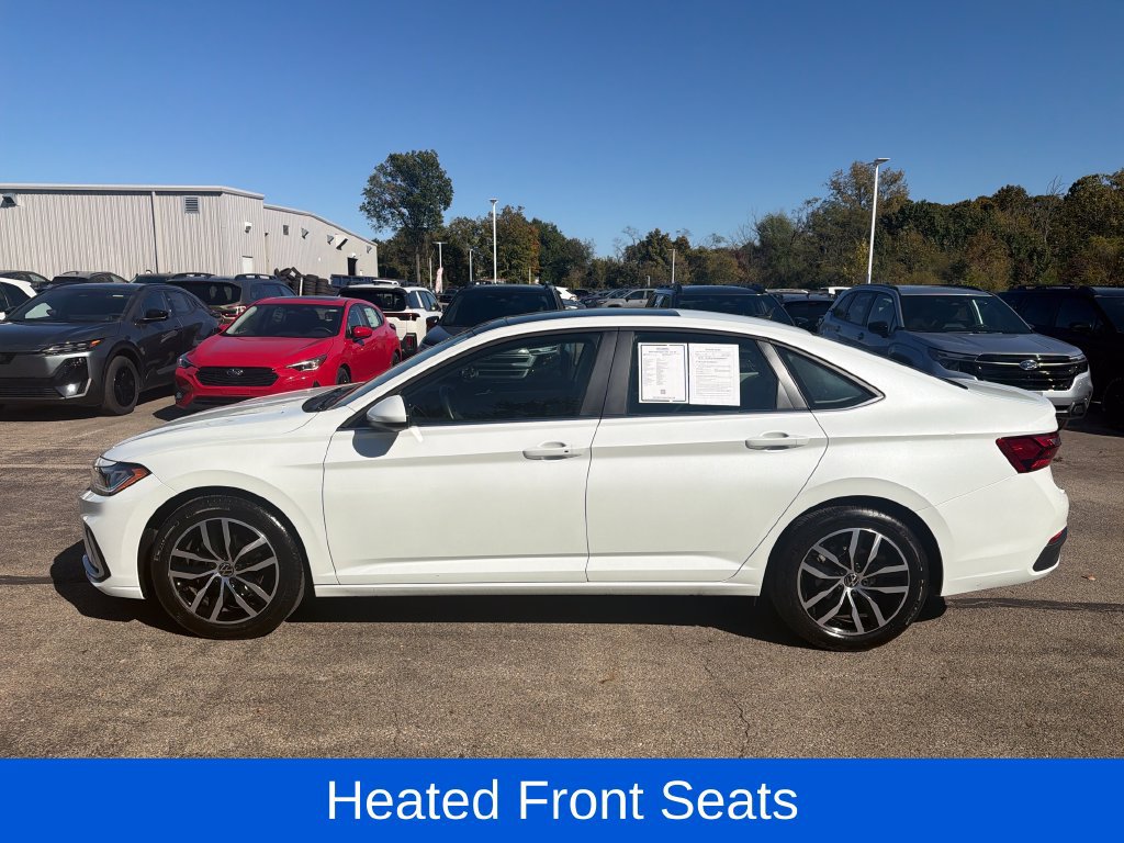 Certified 2025 Volkswagen Jetta SE FWD image 3