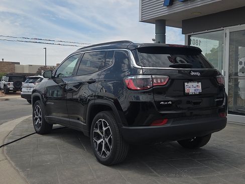 Used 2025 Jeep Compass Limited AWD/4WD image 4