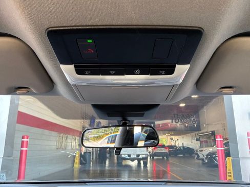 Used 2025 Nissan Sentra SV FWD image 15