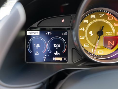 Used 2019 Ferrari Portofino RWD image 17