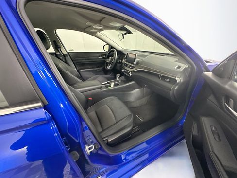 Used 2025 Nissan Altima 2.5 SV FWD image 29