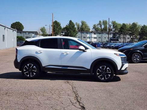 Used 2025 Nissan Kicks SV AWD/4WD image 4